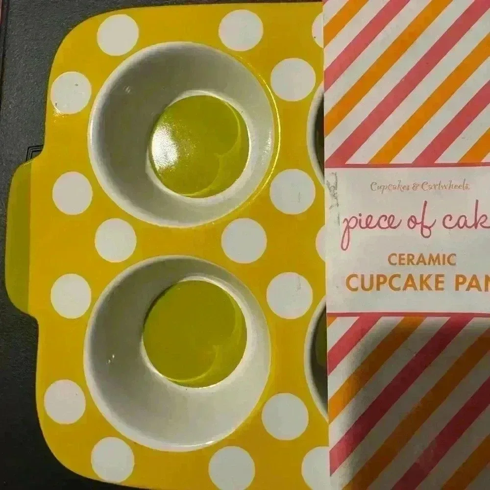 NWOT Cupcakes and Cartwheels Ceramic Cupcake Pan